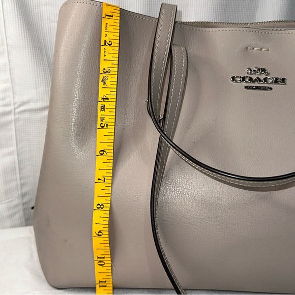 Large Coach tote bag in EUC Grey - Picture 8 of 12